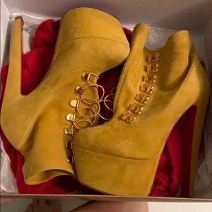 Louboutin Troopista 160 suede mortared/gold